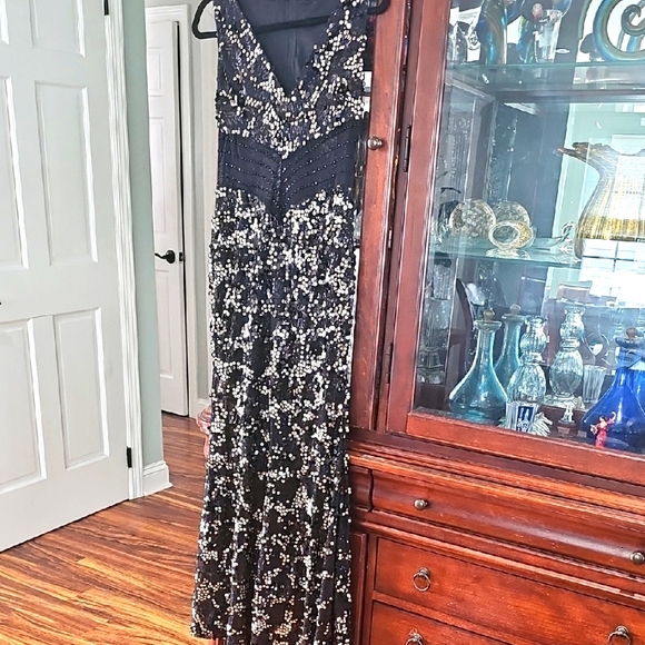 BANJUL Elegant Black & Gold Sequin Cocktail Gown size medium‎ - Picture 1 of 11